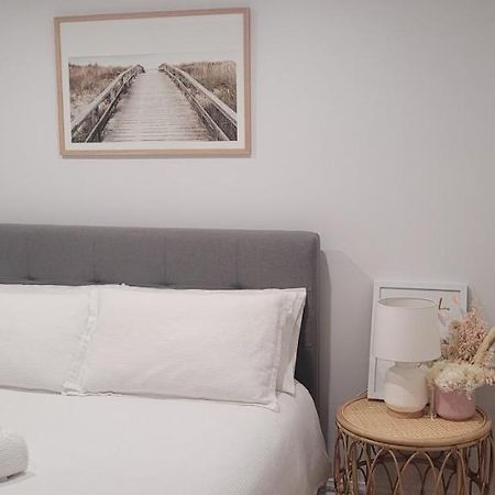 Boutique Beach House In The Heart Of St. Kilda Melbourne Exteriör bild