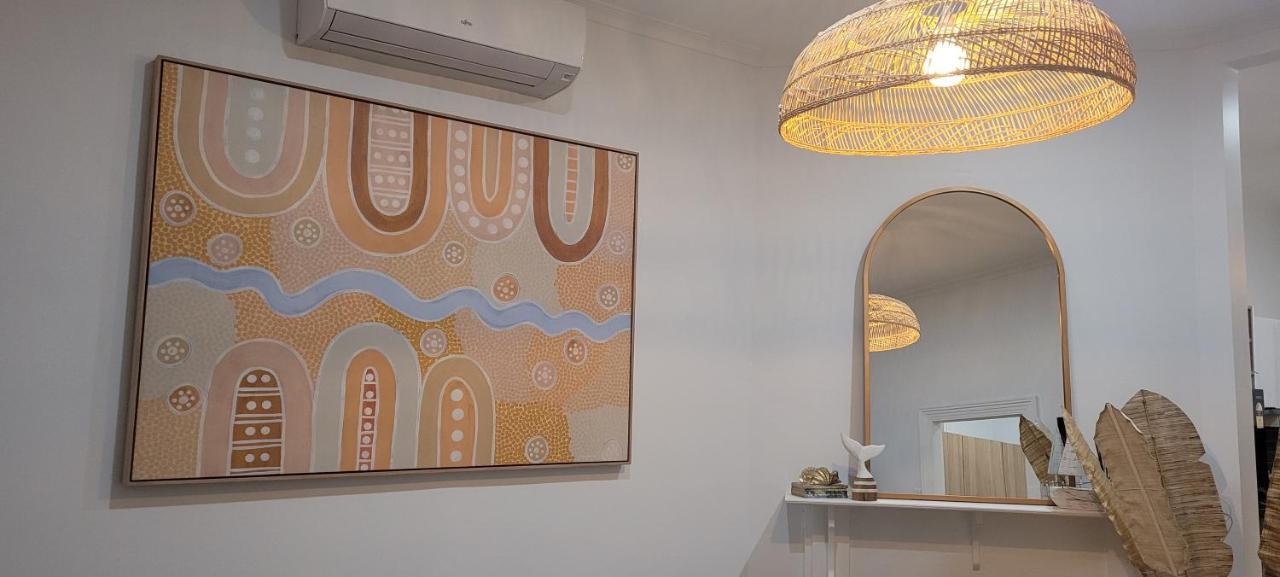 Boutique Beach House In The Heart Of St. Kilda Melbourne Exteriör bild