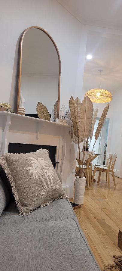 Boutique Beach House In The Heart Of St. Kilda Melbourne Exteriör bild