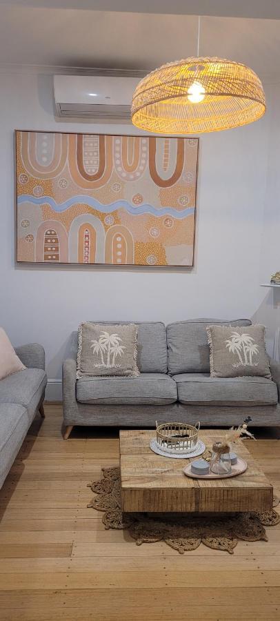 Boutique Beach House In The Heart Of St. Kilda Melbourne Exteriör bild